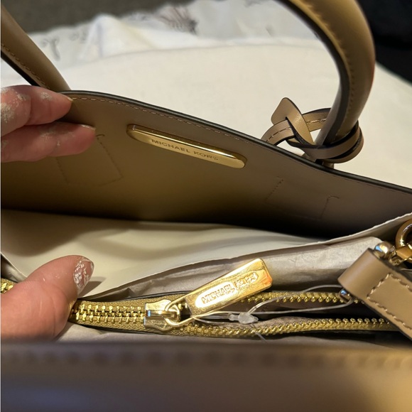 New - Picture 3 of 5